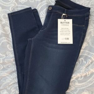 1822 Butter Denim Classic Skinny Jeans
